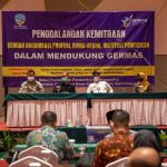 Bertempat di Hotel Grand Metro, Dinas Kesehatan Kota Tasikmalaya menggelar kegiatan Penggalangan Kemitraan Dengan Organisasi Profesi, Dunia Usaha, Institusi Pendidikan dalam mendukung Germas. Kegiatan yang dilaksanakan pada 4 November 2021 ini turut dihadiri oleh Asisten Pemerintahan dan Kesejahteraan Rakyat Sekretariat Daerah Kota Tasikmalaya, Bapelitbangda Kota Tasikmalaya, Perwakilan Organisasi profesi, Institusi pendidikan dan dunia usaha, serta tamu undangan lainnya. Kegiatan Penggalangan Kemitraan ini bertujuan dalam membangun kerjasama di bidang Pola Hidup Bersih dan Sehat dengan diiringi dukungan dari semua pemangku kepentingan baik pemerintah Kota Tasikmalaya, Organisasi Profesi, Dunia Usaha, Lembaga serta Institusi Pendidikan. Asisten Pemerintahan dan Kesejahteraan Rakyat Sekretariat Daerah Kota Tasikmalaya, Drs. H. Undang Hendiana menyampaikan bahwa untuk meningkatkan indeks pembangunan perlu dukungan masyarakat secara luas karena menjadi hal dasar terutama mendukung Germas. Bertempat di Hotel Grand Metro, Dinas Kesehatan Kota Tasikmalaya menggelar kegiatan Penggalangan Kemitraan Dengan Organisasi Profesi, Dunia Usaha, Institusi Pendidikan dalam mendukung Germas. Kegiatan yang dilaksanakan pada 4 November 2021 ini turut dihadiri oleh Asisten Pemerintahan dan Kesejahteraan Rakyat Sekretariat Daerah Kota Tasikmalaya, Bapelitbangda Kota Tasikmalaya, Perwakilan Organisasi profesi, Institusi pendidikan dan dunia usaha, serta tamu undangan lainnya. Kegiatan Penggalangan Kemitraan ini bertujuan dalam membangun kerjasama di bidang Pola Hidup Bersih dan Sehat dengan diiringi dukungan dari semua pemangku kepentingan baik pemerintah Kota Tasikmalaya, Organisasi Profesi, Dunia Usaha, Lembaga serta Institusi Pendidikan. Asisten Pemerintahan dan Kesejahteraan Rakyat Sekretariat Daerah Kota Tasikmalaya, Drs. H. Undang Hendiana menyampaikan bahwa untuk meningkatkan indeks pembangunan perlu dukungan masyarakat secara luas karena menjadi hal dasar terutama mendukung Germas.