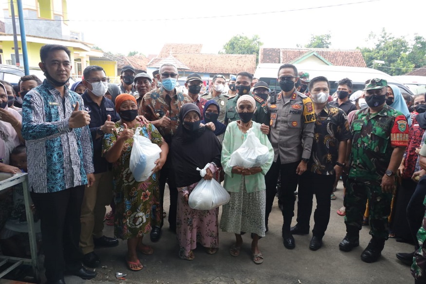 Pemkab Kuningan Operasi Pasar Murah di Desa Cikeusal