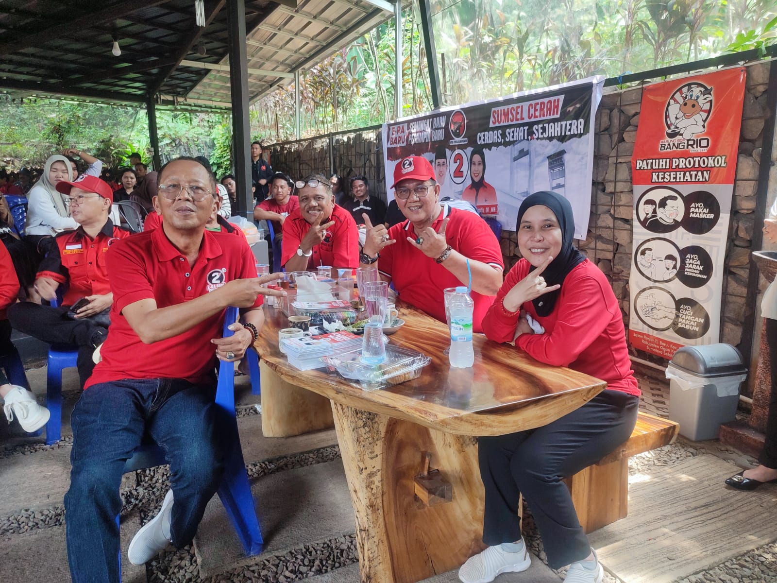 Riezky Aprilia Calon Wakil Gubernur Sumsel Berkunjungan Ke Warung Sop Bang Rio Baturaja